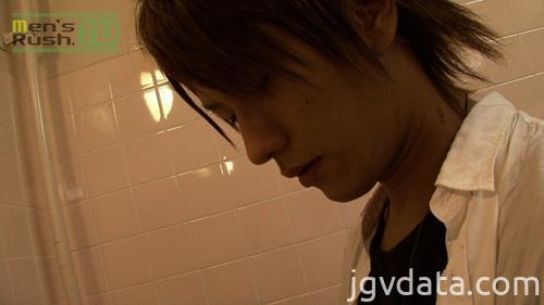 [MR-ON367] 春馬が野外公衆トイレで挑発オナニー